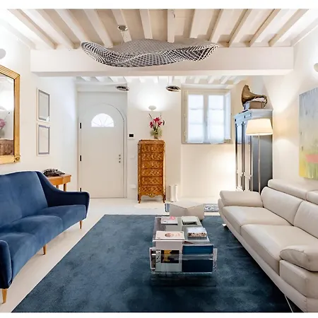 Luxury Tower House In Heart Of Standard Guest house